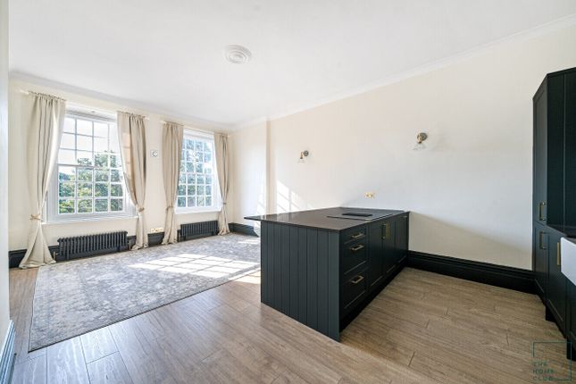 8, Summersbury Hall, Shalford photo 2