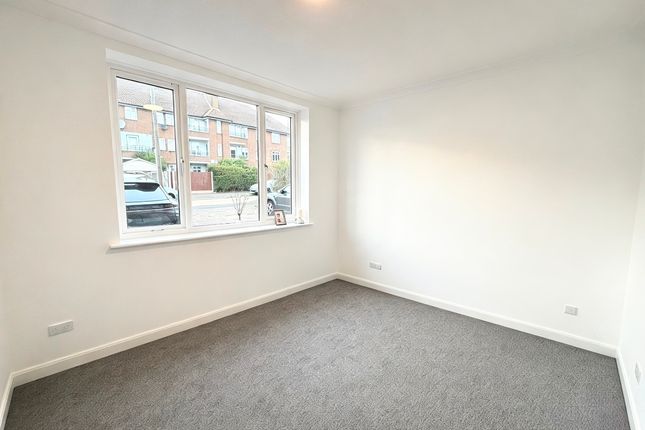 42 Leyburn Crescent, Romford photo 3