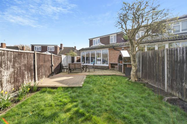 39, Foxlake Road, Byfleet photo 2
