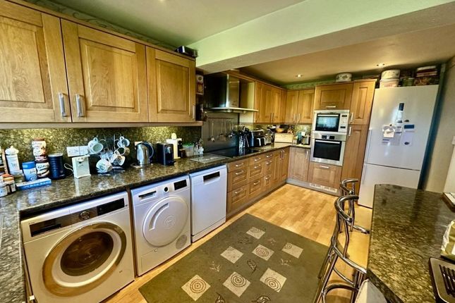 37, BROWNING CLOSE, THATCHAM photo 3