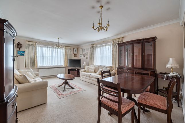 Flat 9 Pine Lodge,, Leigh Corner, Cobham photo 2