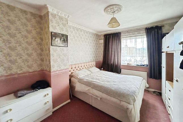 9 Heol Las, Bridgend photo 4