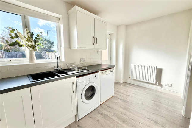 28, Leafe Close, Beeston, Nottingham photo 4