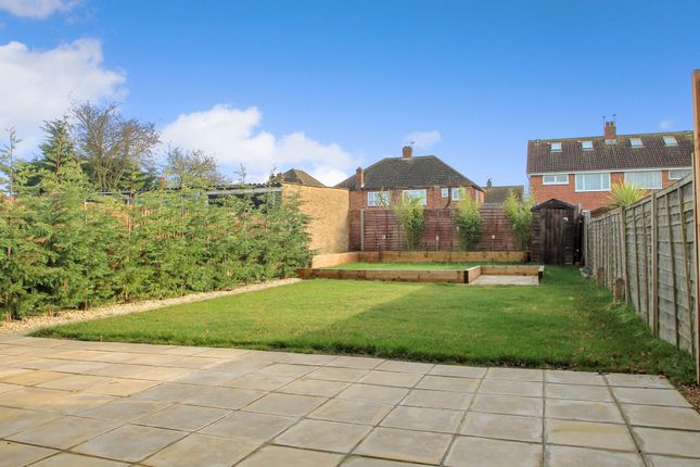40 Edwards Avenue, Ruislip photo 2