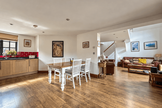 8 The Courtyard, Rock Lane Farm, Leighton Buzzard photo 3