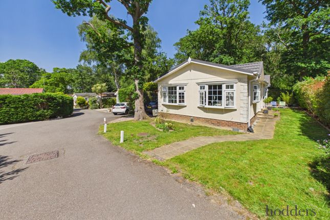2-bed caravan on 135, Fangrove Park, Lyne, £250,000