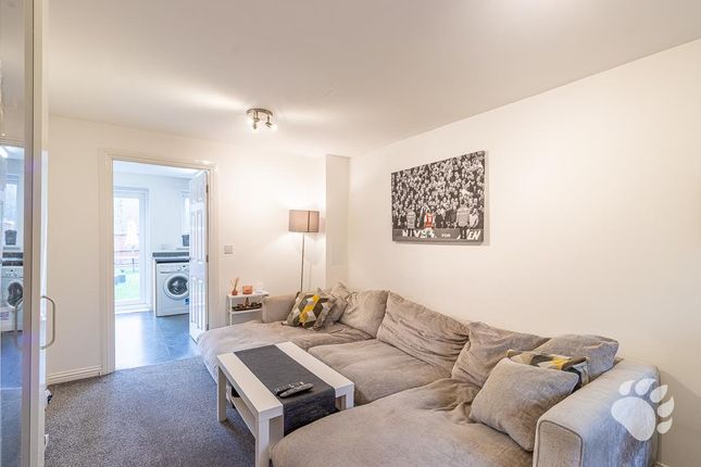 52, Beeston Courts, Basildon photo 4