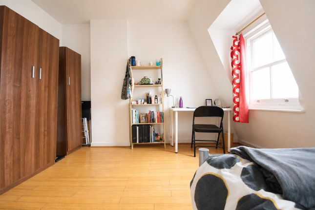 Flat 3, 226 Mile End Road, London photo 3
