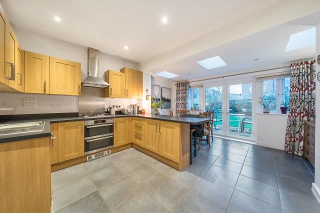 2, Massey Road, Thame photo 2