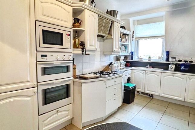Flat 5 - 49, Esplanade, Scarborough photo 4