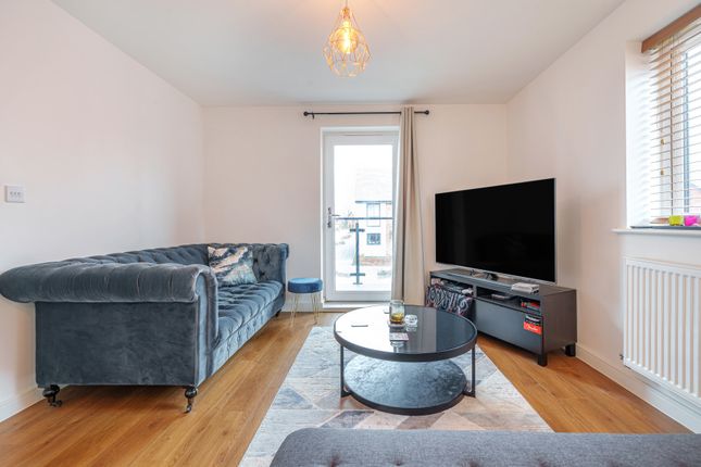 Flat for sale in Dowsell Way, Yate, Bristol