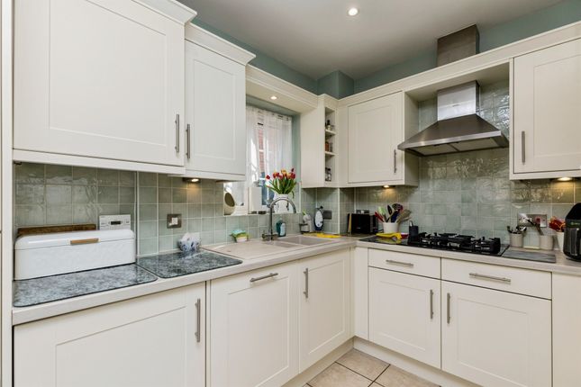 6, Maddox Drive, Crawley photo 2