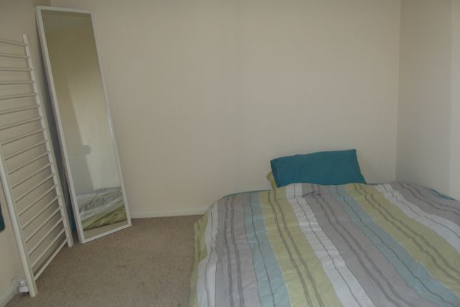 32, Poole photo 5