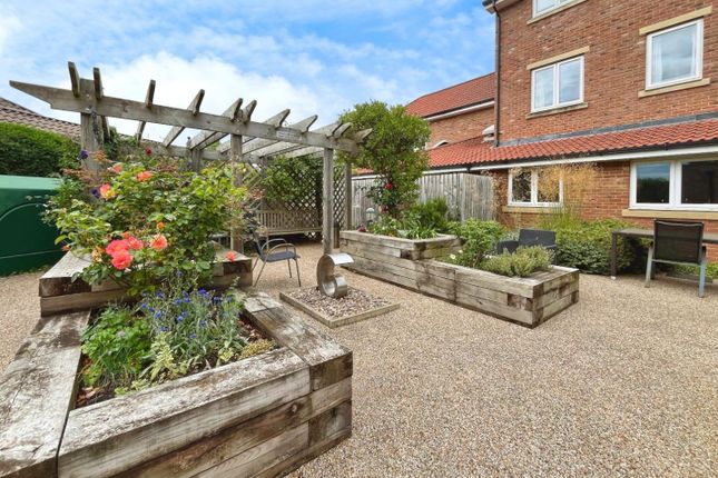 37, Meadowfields, Thirsk photo 3