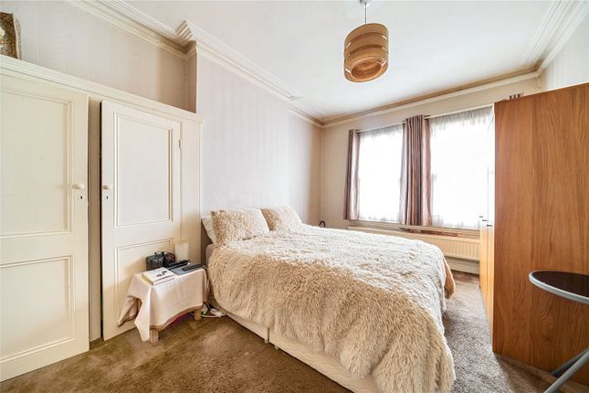 Flat for sale in Uplands Road, Hornsey, London