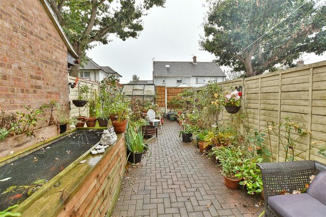 Moonstone Drive Lords Wood, Chatham photo 2
