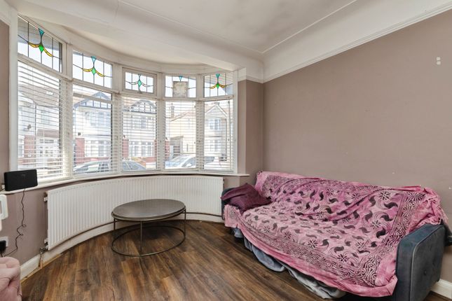 50, Waterloo Road, Barkingside, Ilford photo 4