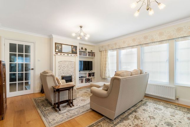 9, Oak Drive, Malvern photo 4