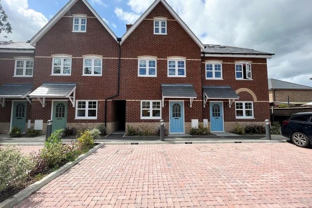 Property to rent in Forbury Close, Knaphill, Woking