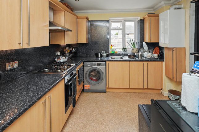 15 Jessel Drive, Loughton photo 5