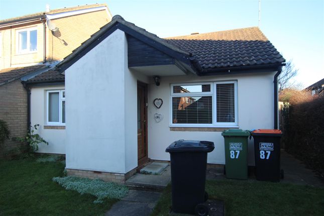 2 bed bungalow to rent in Fensome Drive, Houghton Regis, Dunstable LU5
