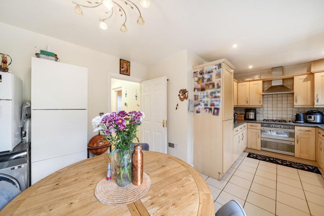36, Goodhall Close, Stanmore photo 4