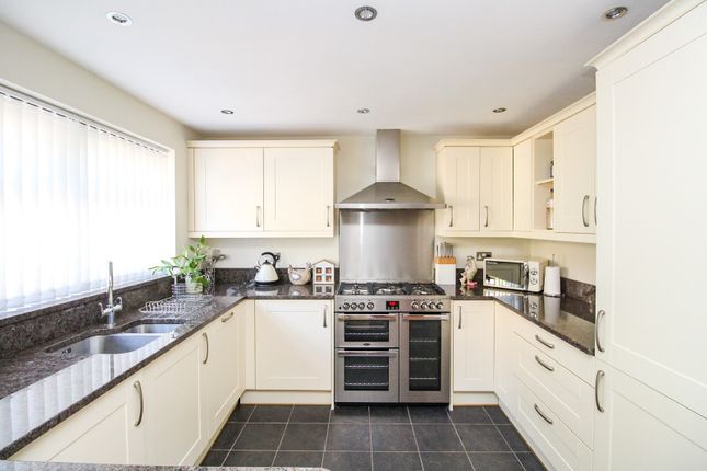 1, Aldwych Close, Crawley photo 4