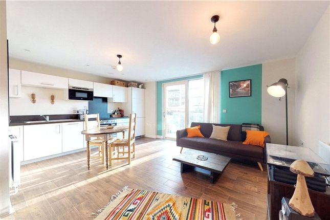Flat for sale in Roseberry Place, London