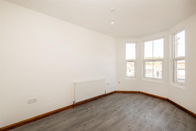 109, Kitchener Road, High Wycombe photo 4