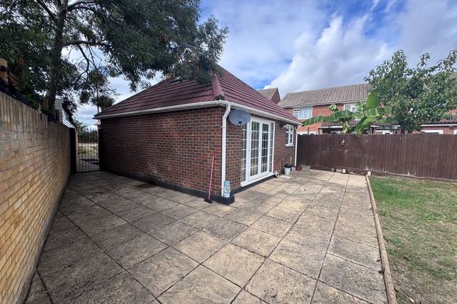 27a, Manor Lane, Hayes photo 2