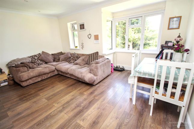 3, Elizabeth Court, School Road, Reading photo 4