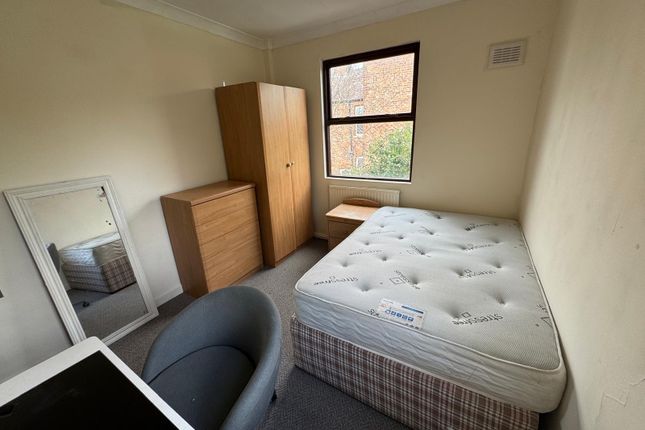 19 Flat 2 , Parsonage Road, Manchester photo 5