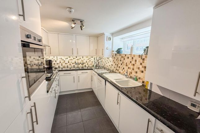 Flat 22, Grand Mansions, 1-3, Silverdale Road, Eastbourne photo 3
