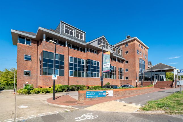 Thumbnail Flat for sale in Ladymead, Guildford