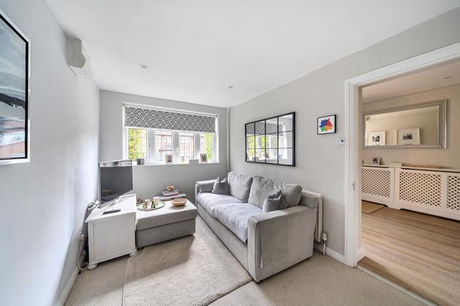 3 HILLCREST GARDENS, Hillcrest Gardens, London photo 4