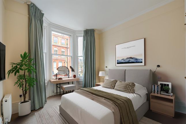 Flat to rent in Cresswell Gardens, London