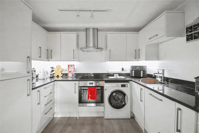 2, Meade Court, Edenbridge photo 3