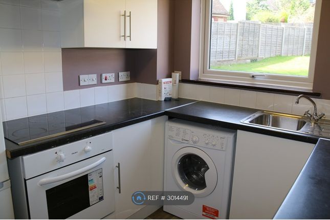 Flat, The Willows Brook Road, Redhill photo 2