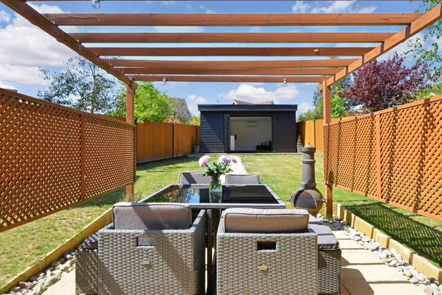 18 Bramley Vale, Cranleigh photo 4