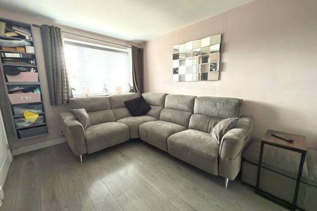 100, Rochford Drive, Luton photo 2