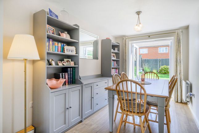 26 Glasspool Road, Wokingham photo 4