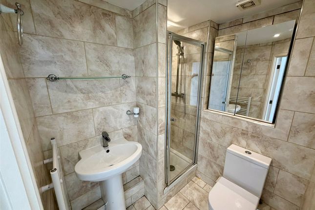 Flat 12, Neptune Court, The Strand photo 5