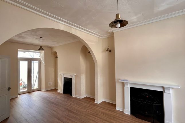 3 Bedroom Terraced House - Swansea City Centre