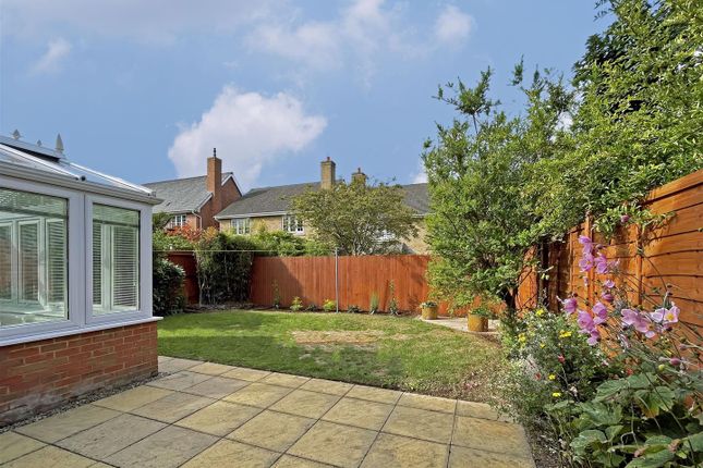 12, Highgrove Gardens, Stamford photo 2