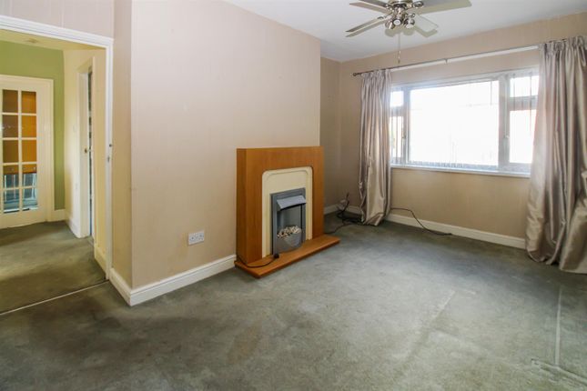 Laithe Croft Road, Batley photo 3
