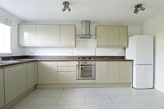 15, Richmond Road, Wickford photo 2