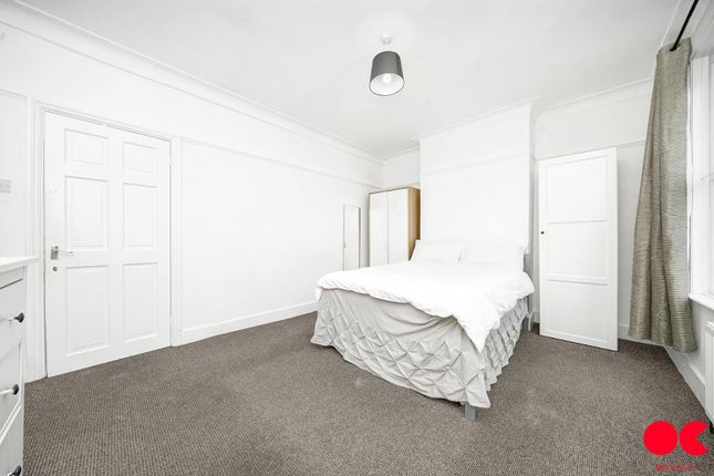 Terraced house to rent in Melbourne Road, London