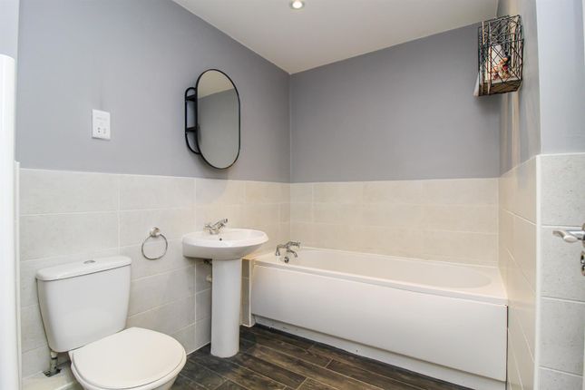 43, Kingsway Gardens, Ossett photo 4