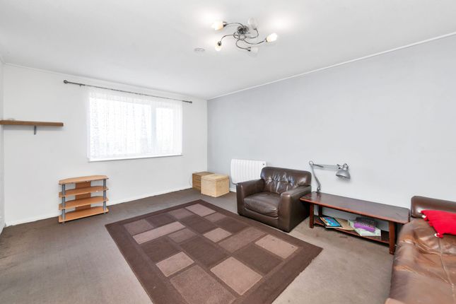44 Tennyson Court Tennyson Close, Royston photo 3
