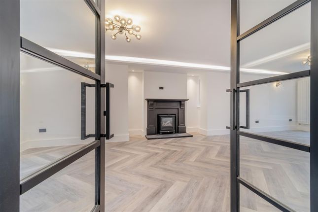 8628166-Interior04.Jpg